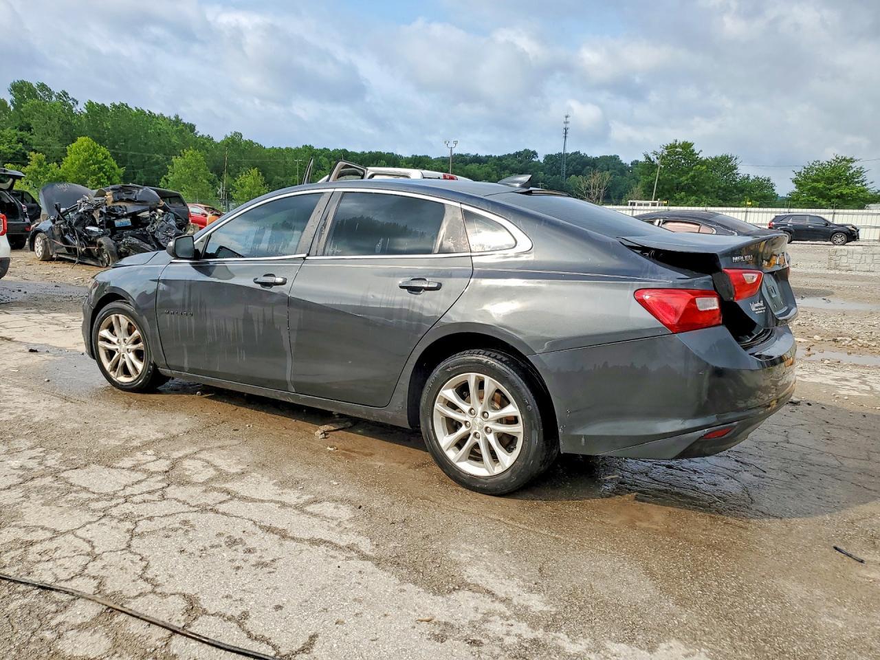 2016 Chevrolet Malibu Lt - Image 2