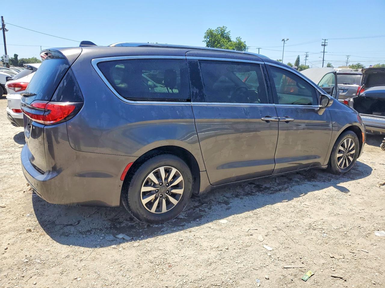 2021 Chrysler Pacifica Touring L - Image 3