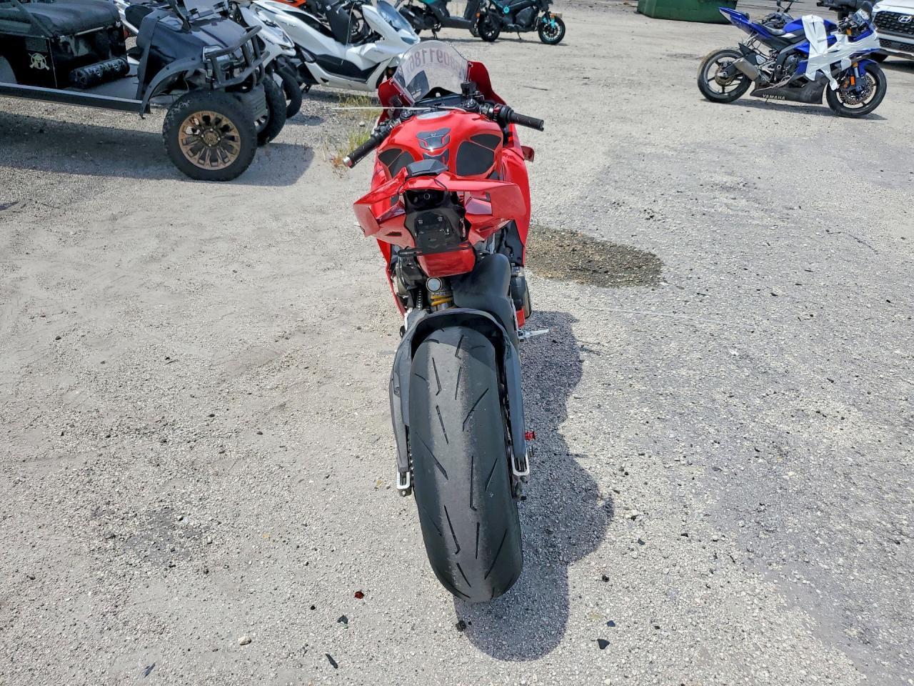 2025 Ducati Panigale V4 - Image 4