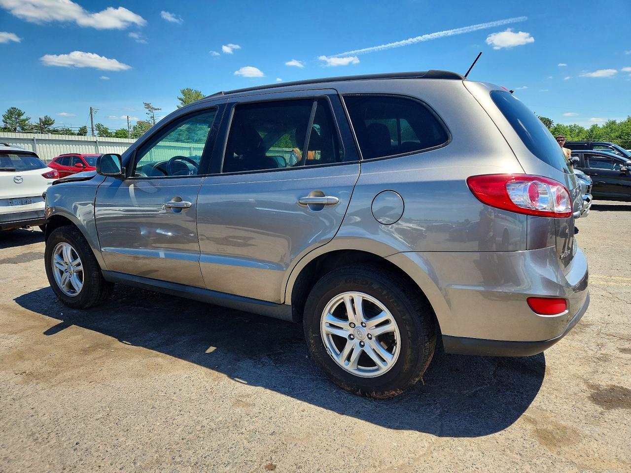 2011 Hyundai Santa Fe Gls - Image 2