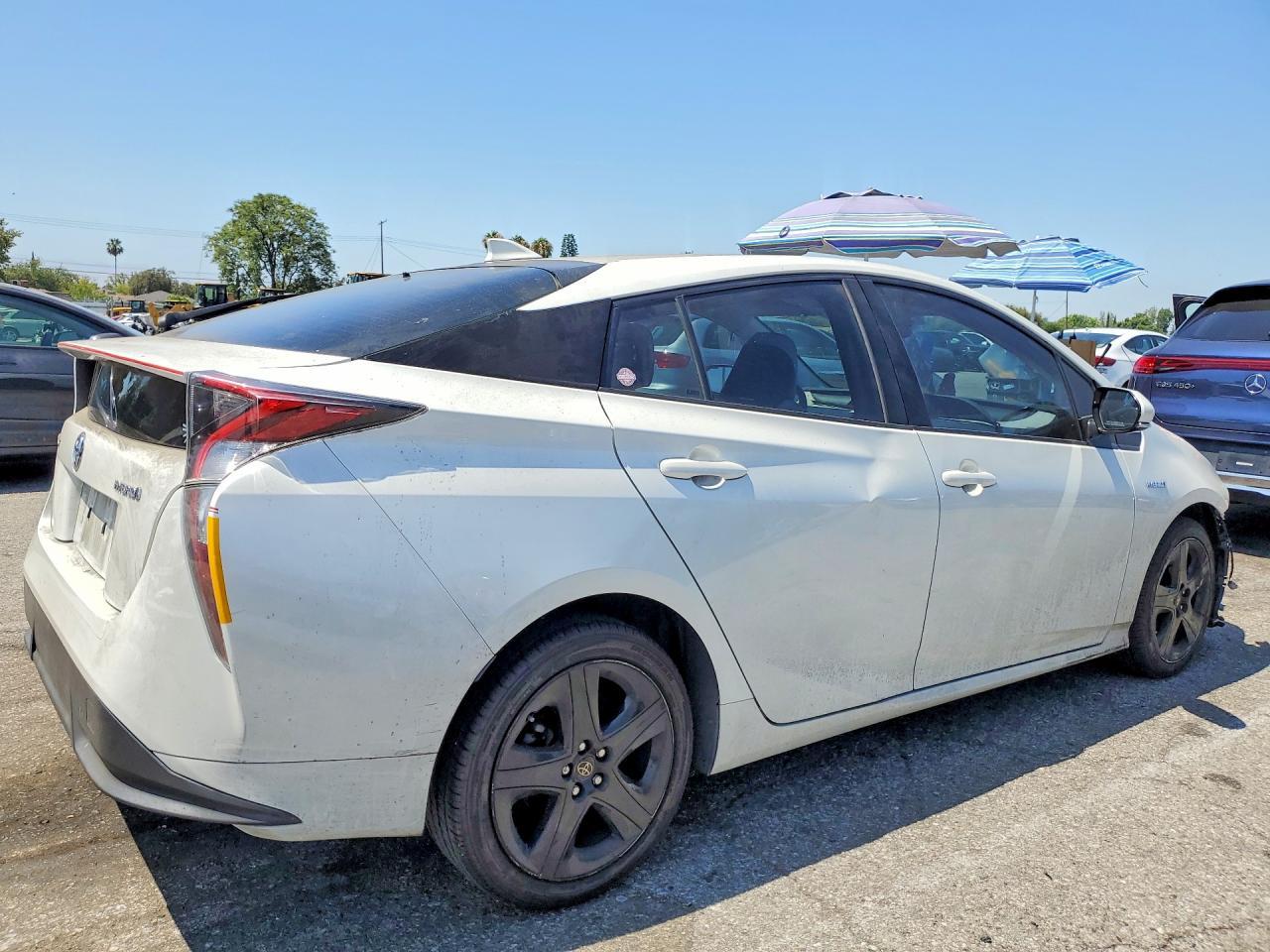 2016 Toyota Prius Four Touring - Фото 3