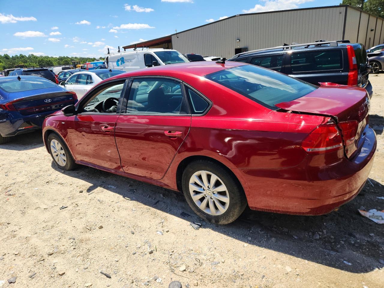 2015 Volkswagen Passat S - Фото 2