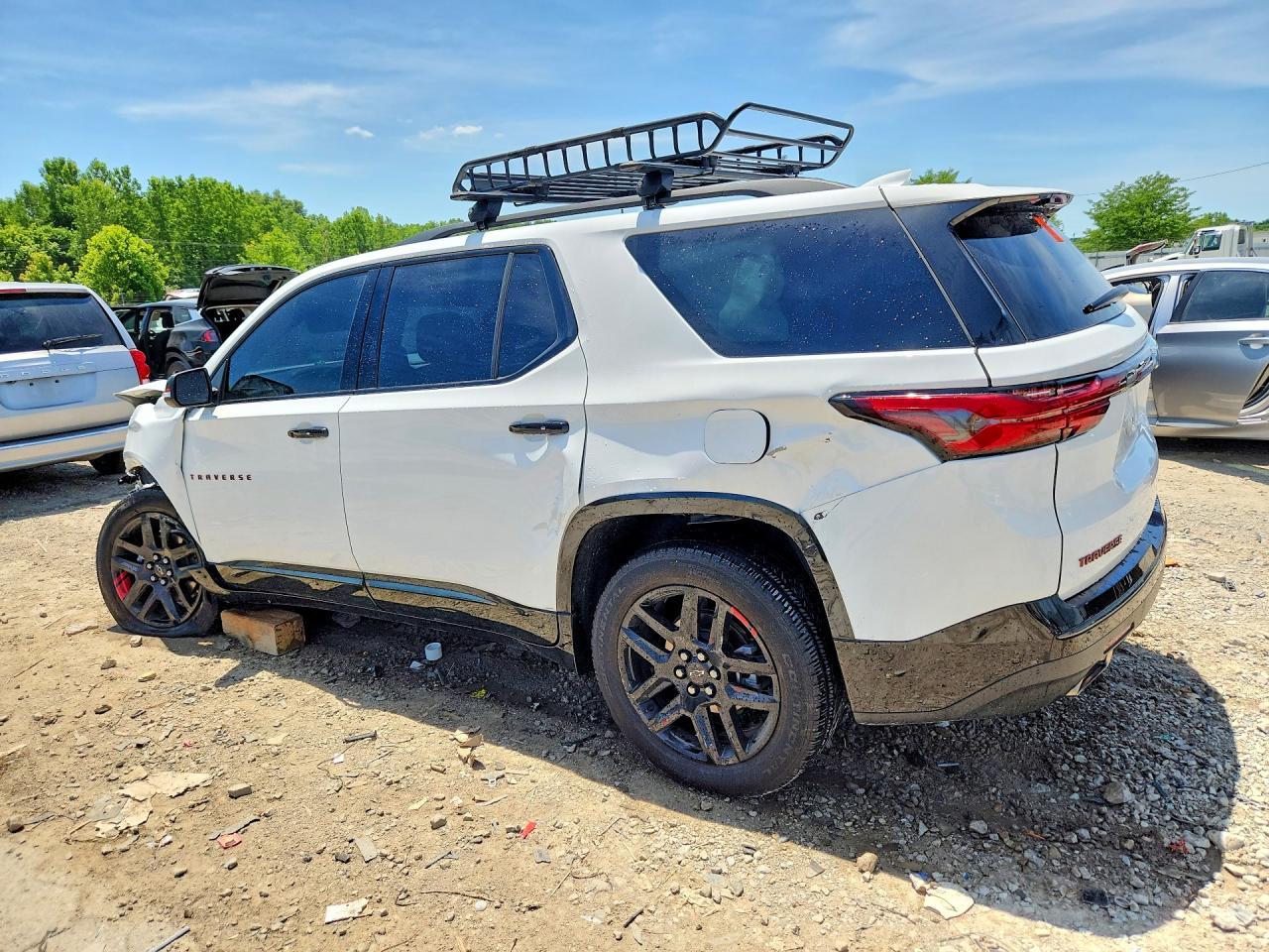 2023 Chevrolet Traverse Premier - Фото 2