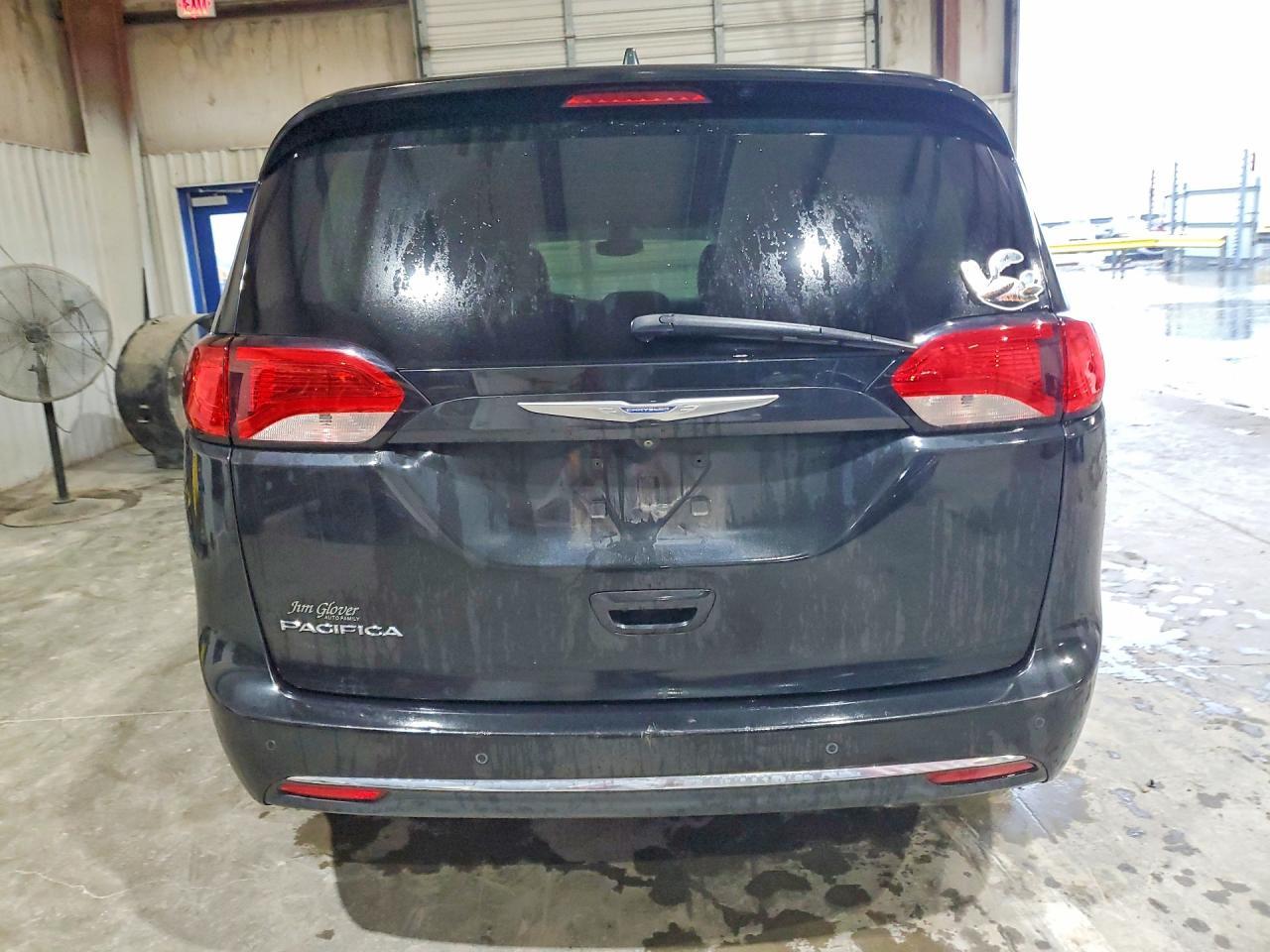 2017 Chrysler Pacifica Touring L - Image 6