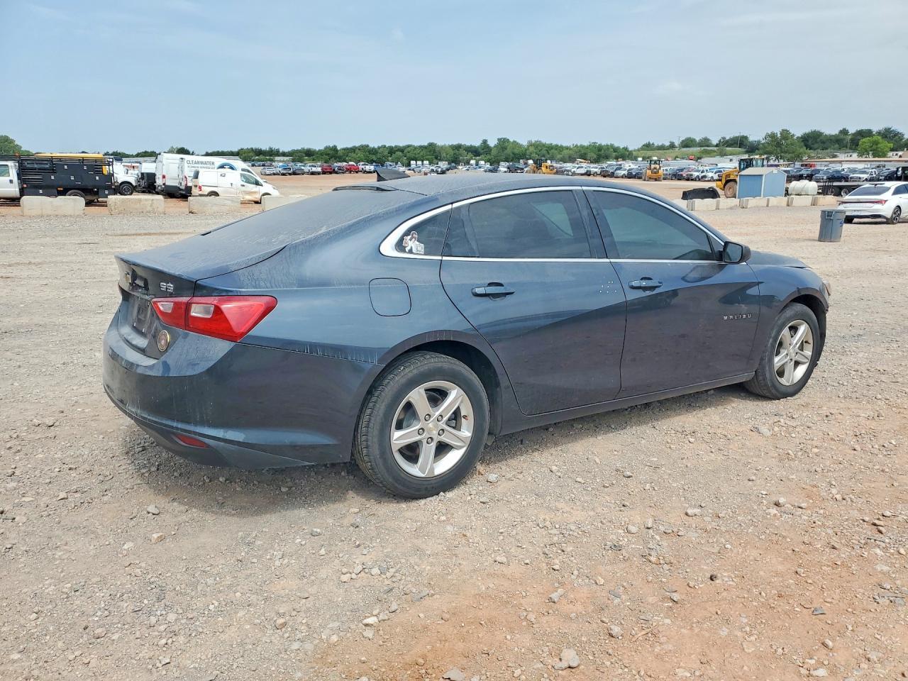 2021 Chevrolet Malibu Ls - Фото 3