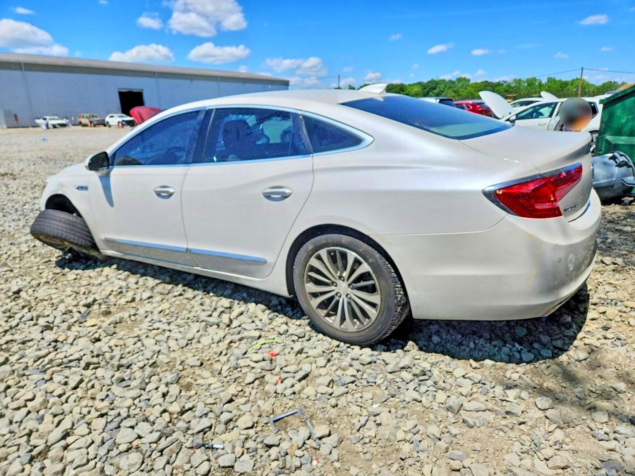 2017 Buick Lacrosse Preferred - Фото 2