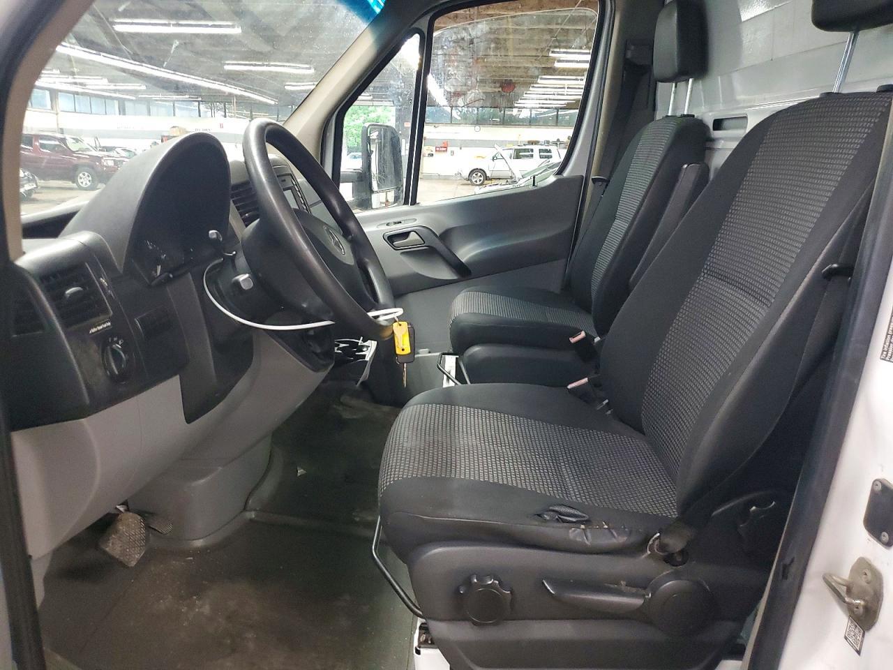 2015 Mercedes Benz Sprinter Box Truck - Image 7
