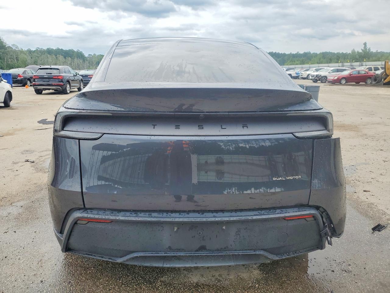 2026 Tesla Model Y - Фото 6