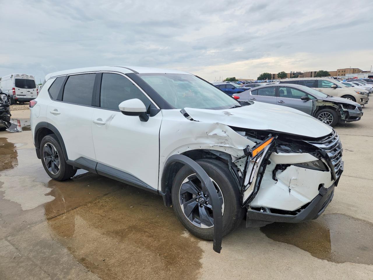 2024 Nissan Rogue Sv - Image 4