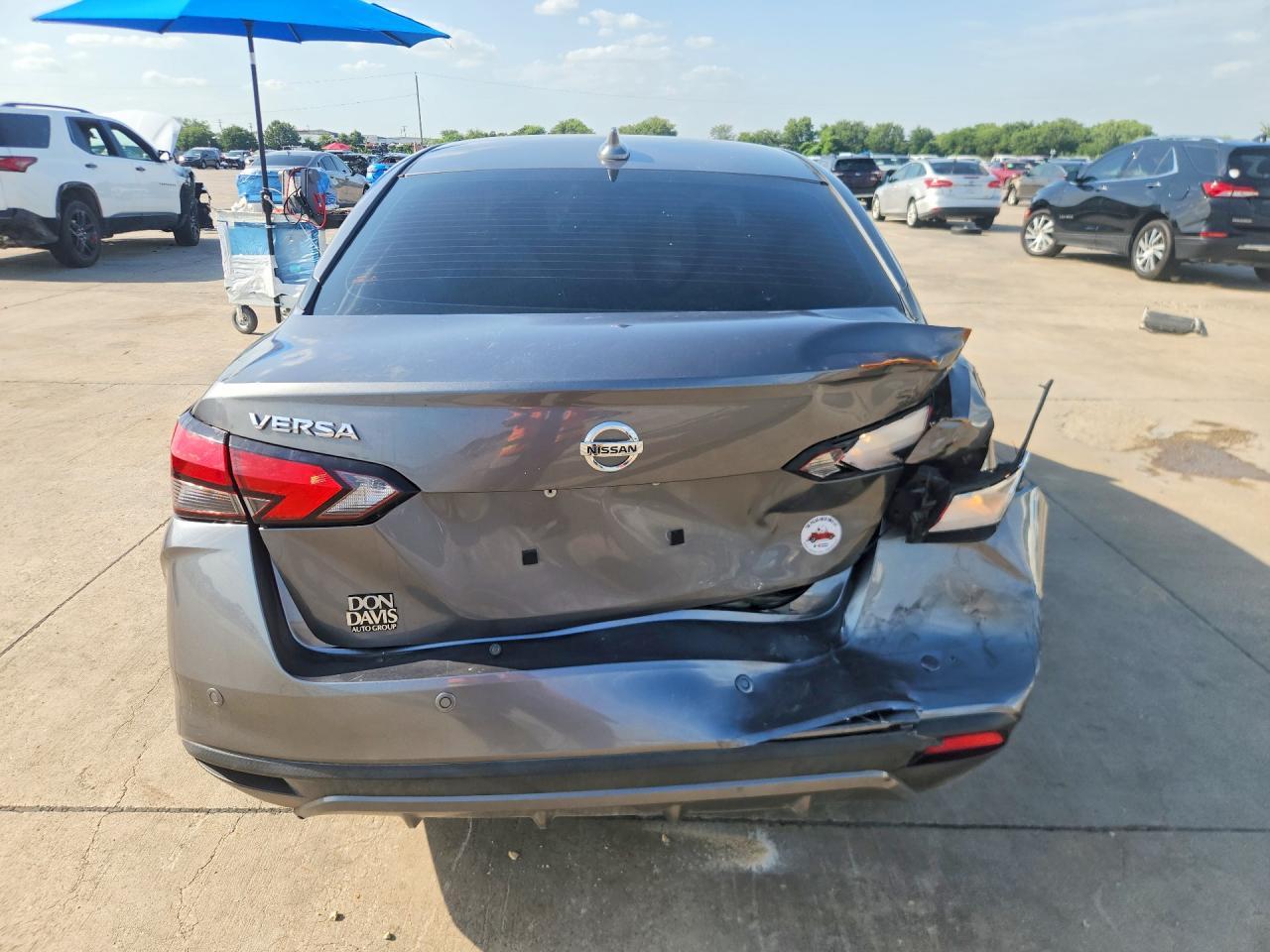 2021 Nissan Versa Sv - Image 6
