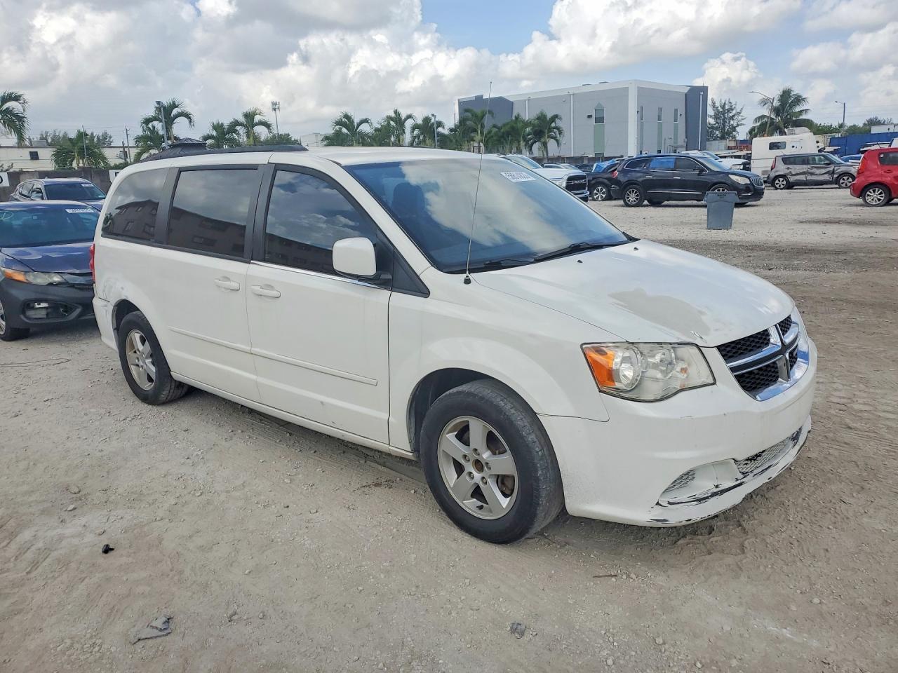 2012 Dodge Grand Caravan Sxt - Image 4