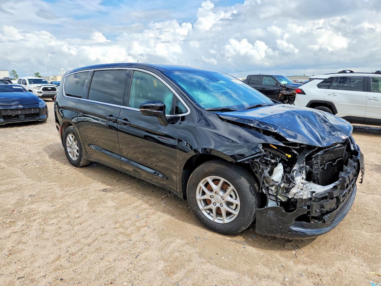 2026 Chrysler Voyager Lx - Image 4