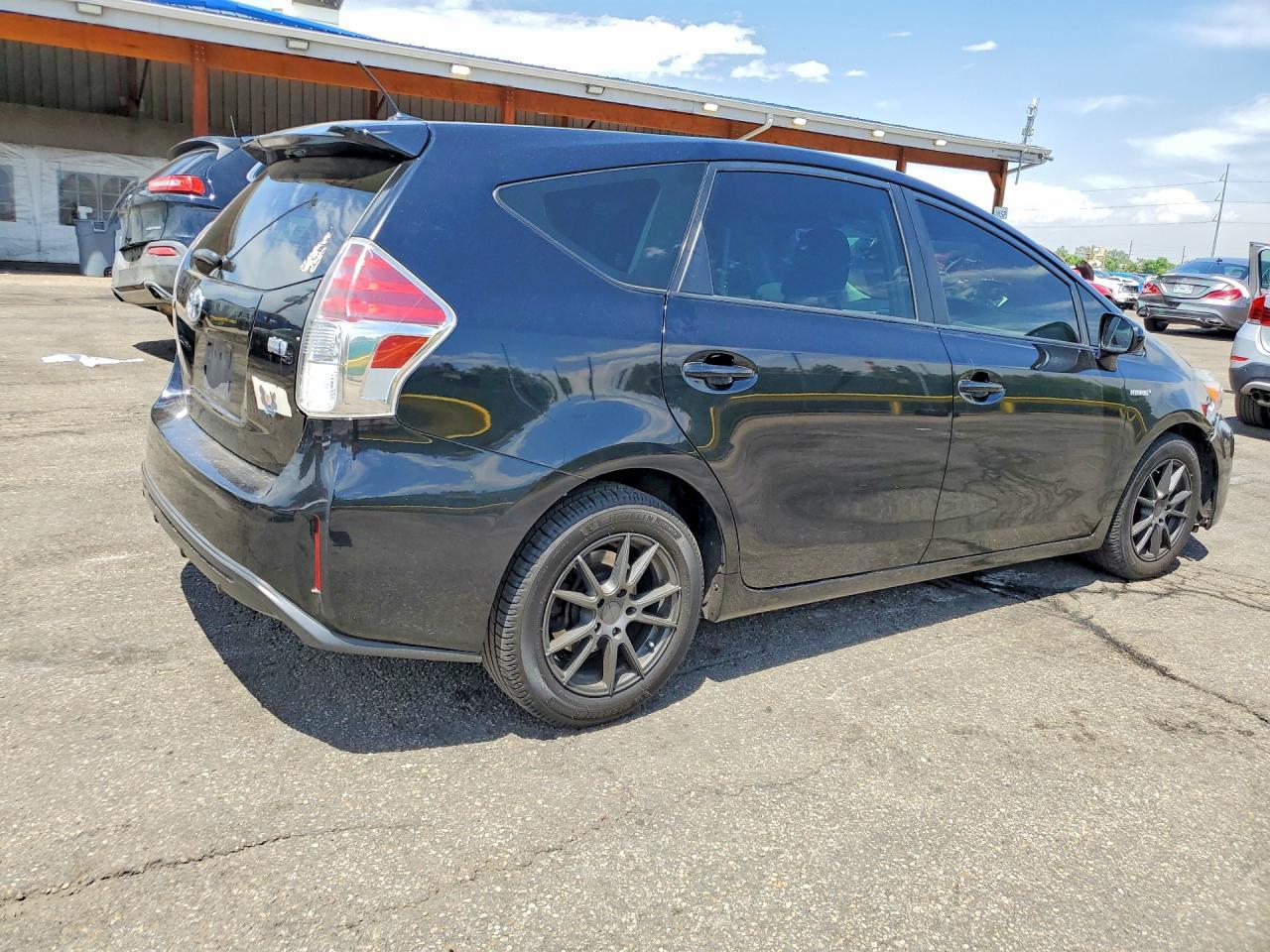 2017 Toyota Prius V Three - Фото 3
