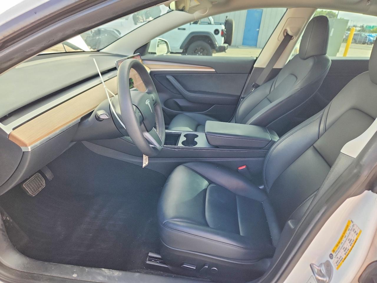 2023 Tesla Model 3 - Image 7