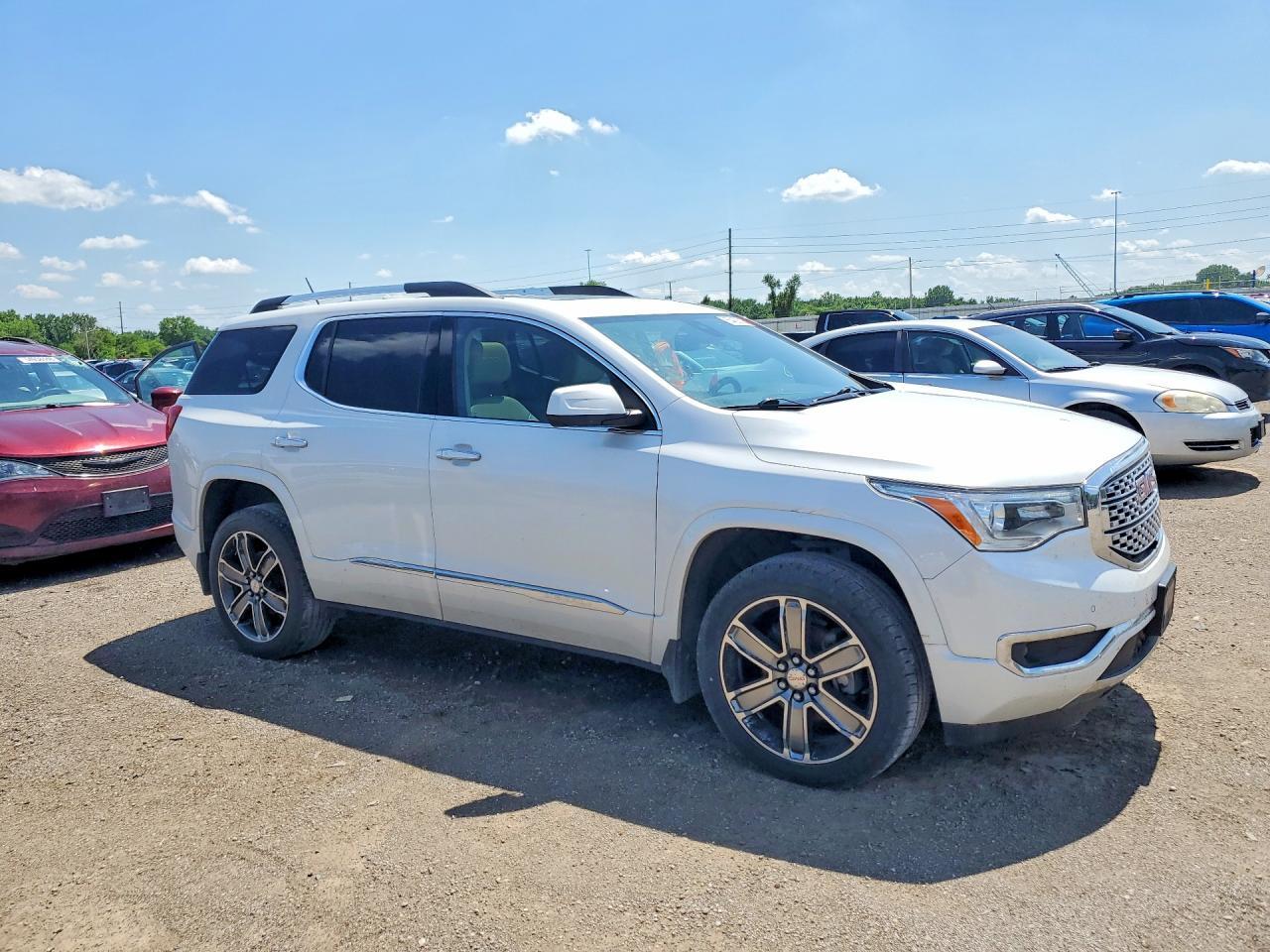 2017 GMC Acadia Denali - Image 4