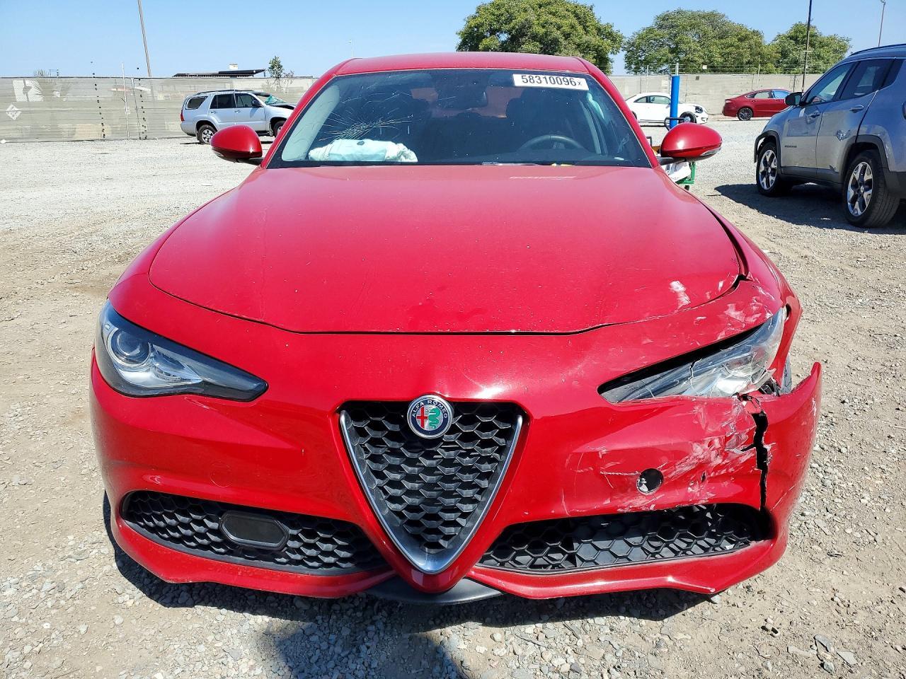 2017 Alfa Romeo Giulia - Image 5