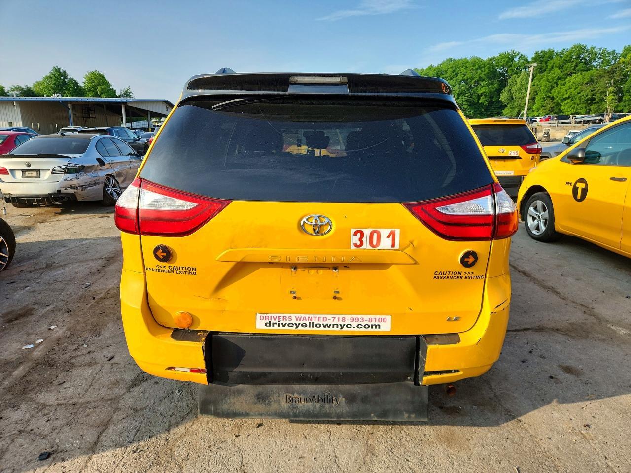 2017 Toyota Sienna Le - Фото 6