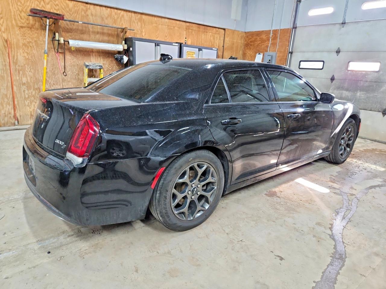 2017 Chrysler 300 S - Фото 3