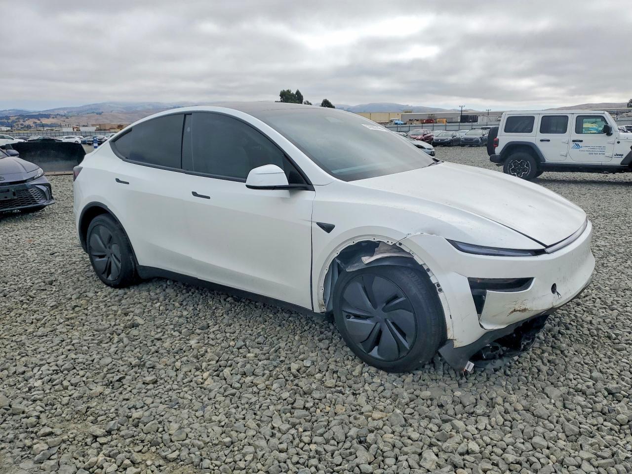 2026 Tesla Model Y - Фото 4