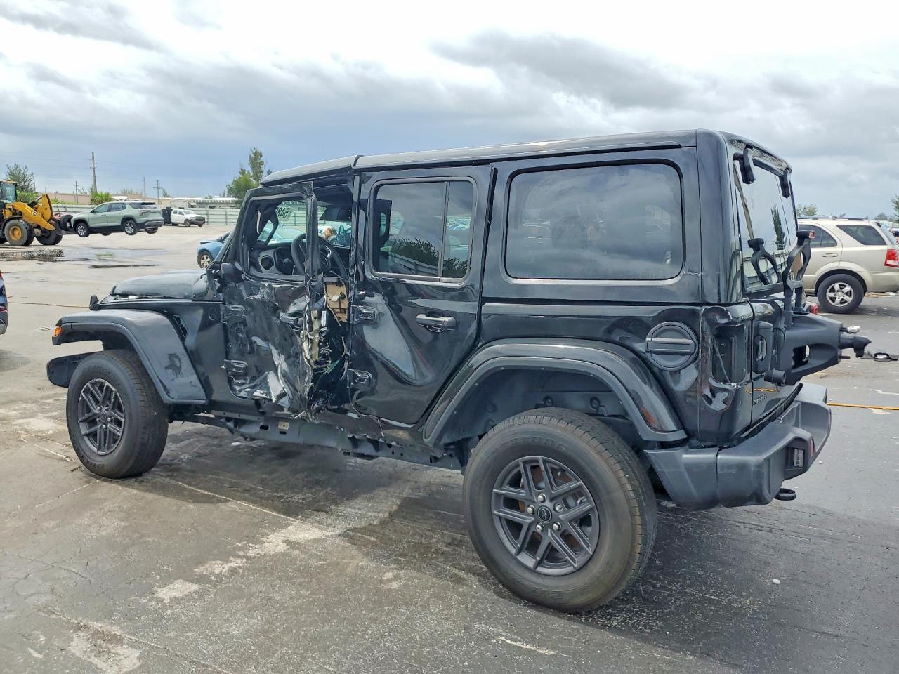 2025 Jeep Wrangler Sahara - Фото 2