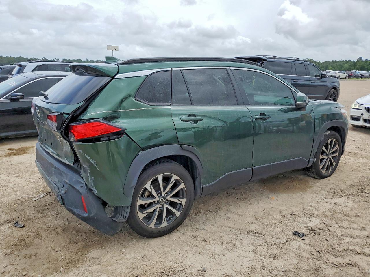 2022 Toyota Corolla Cross Xle - Image 3