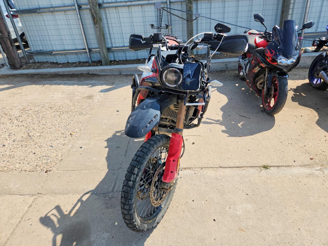 2025 Ducati Desert X - Фото 2
