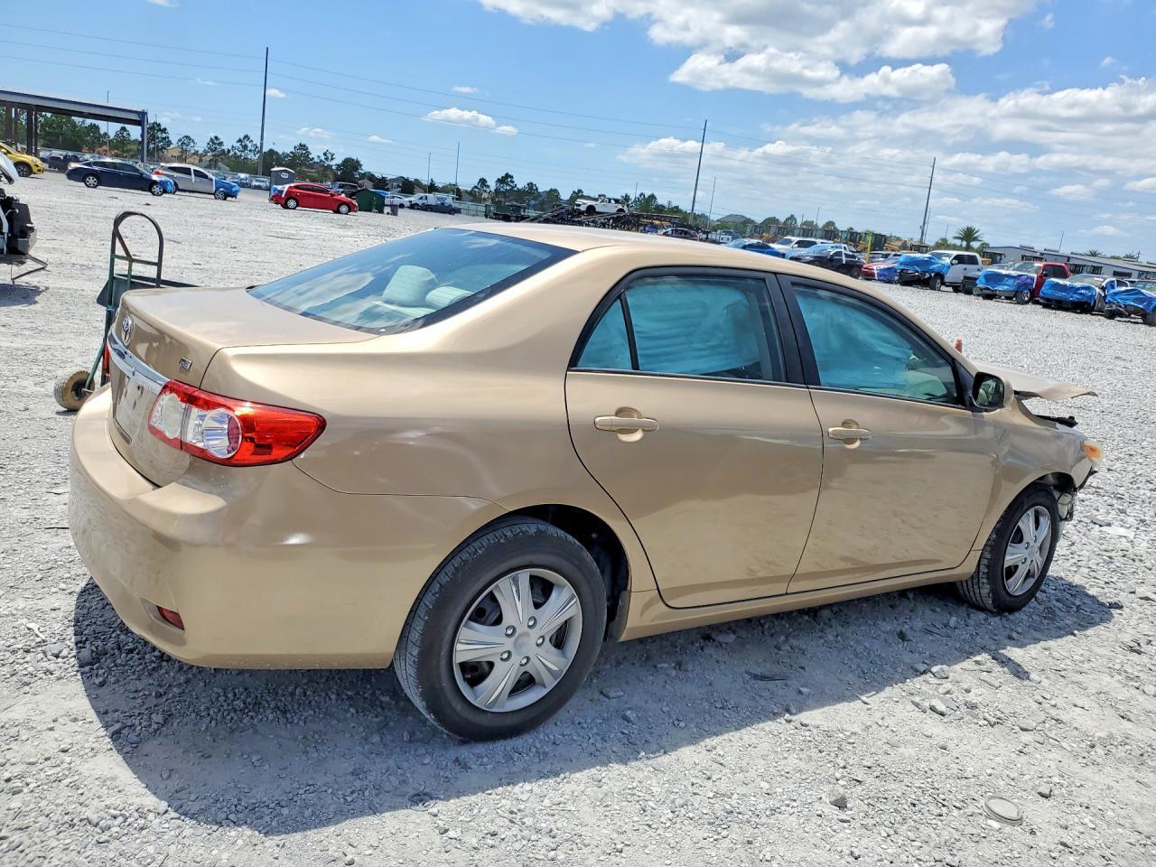 2011 Toyota Corolla Le - Фото 3