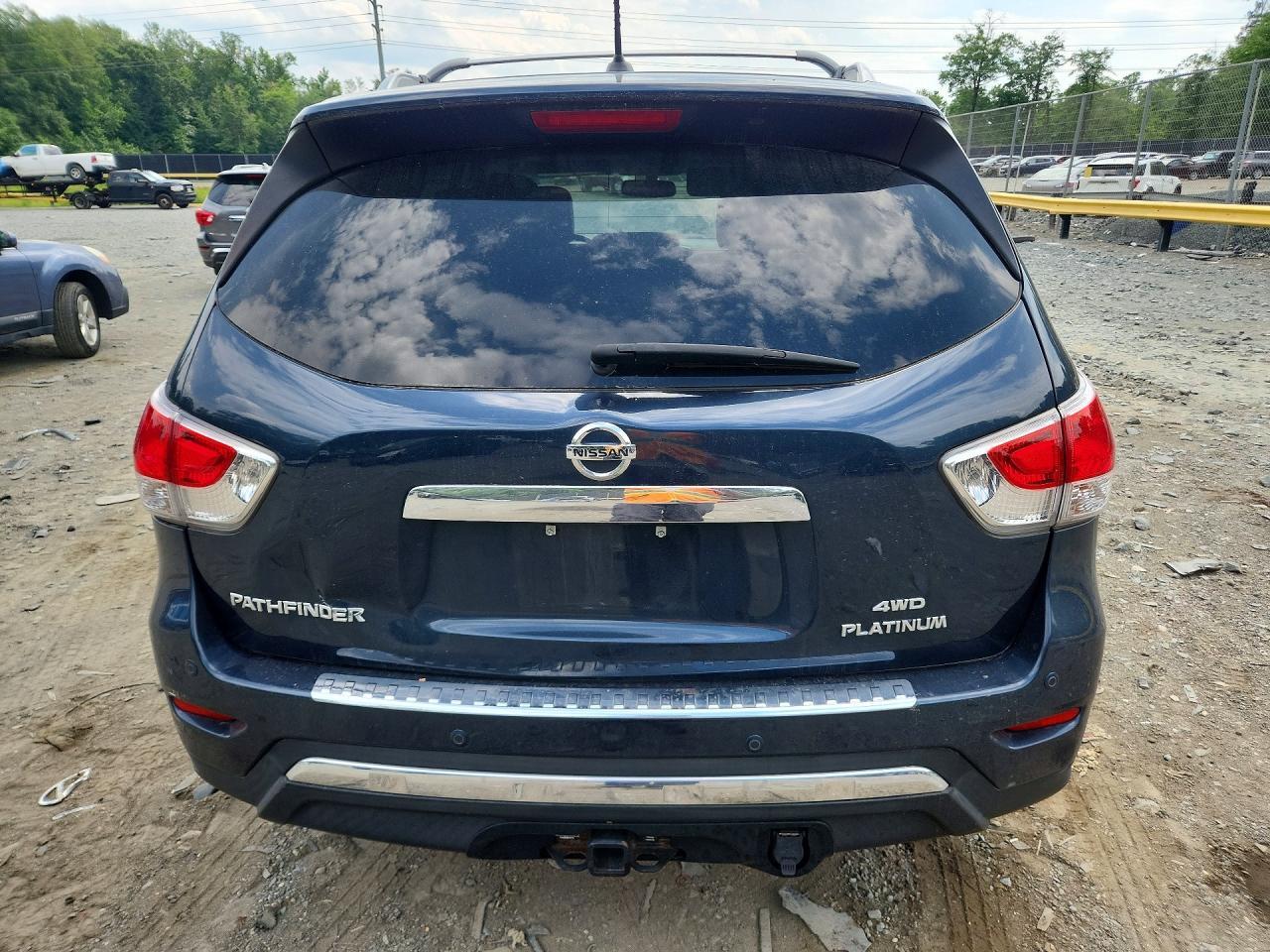 2013 Nissan Pathfinder S - Image 6