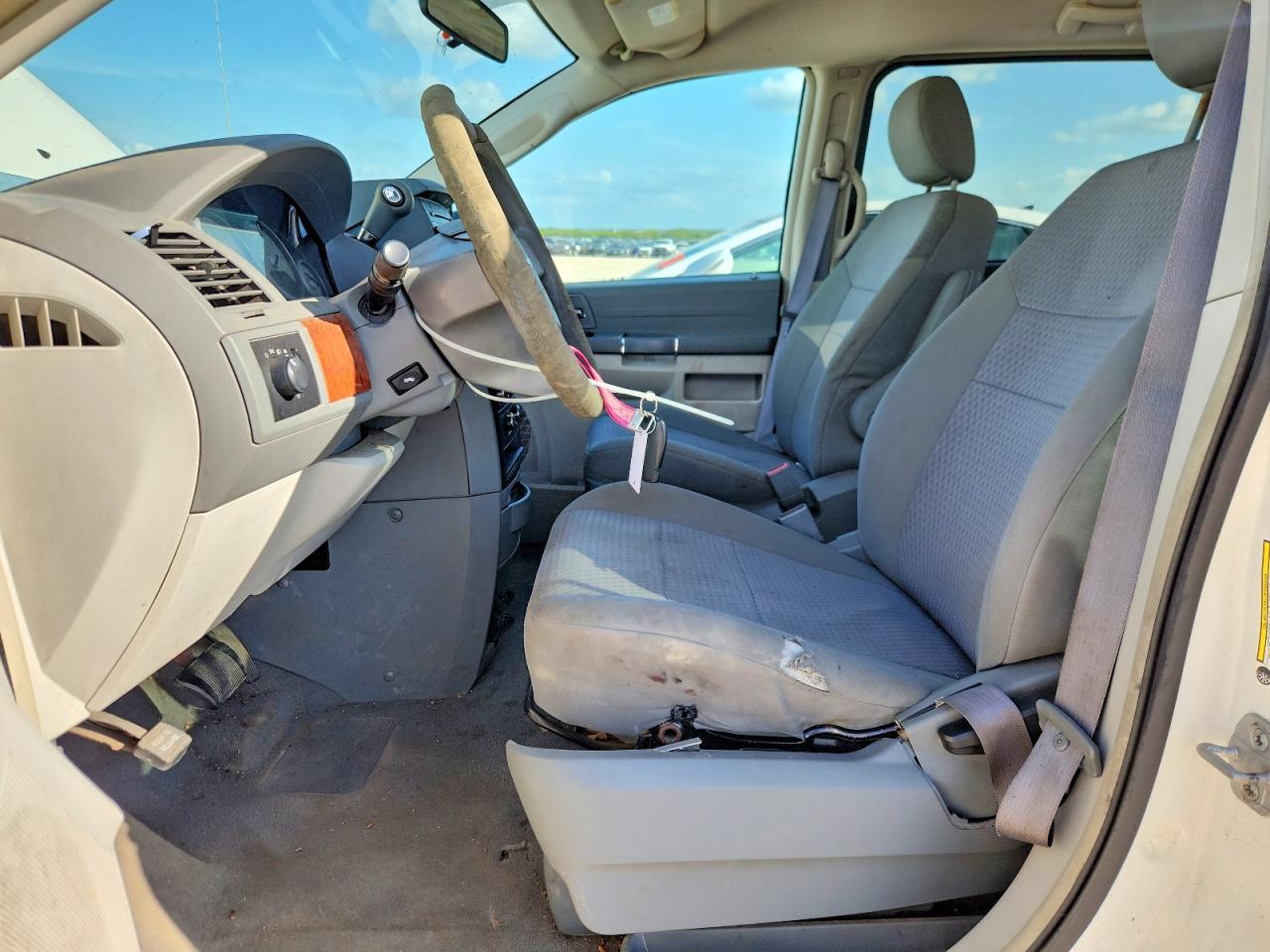 2008 Chrysler Town & Country Lx - Image 7