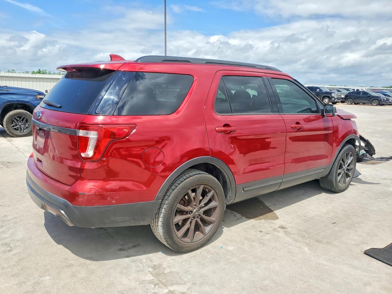 2017 Ford Explorer Xlt - Image 3