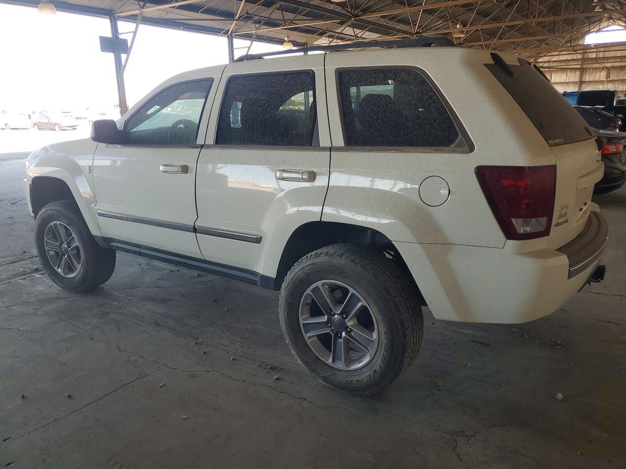 2005 Jeep Grand Cherokee Limited - Image 2