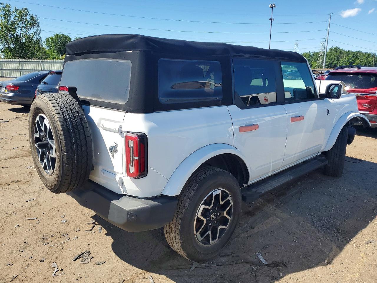 2022 Ford Bronco Base - Image 3