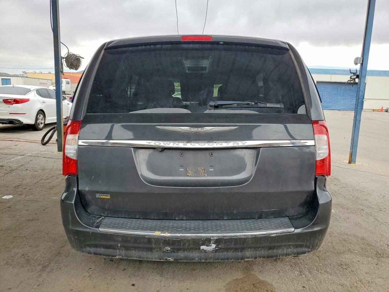 2012 Chrysler Town & Country Touring - Фото 6