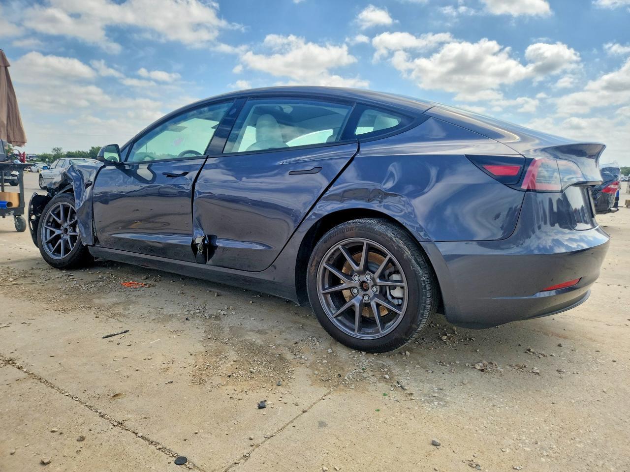 2023 Tesla Model 3 - Фото 2