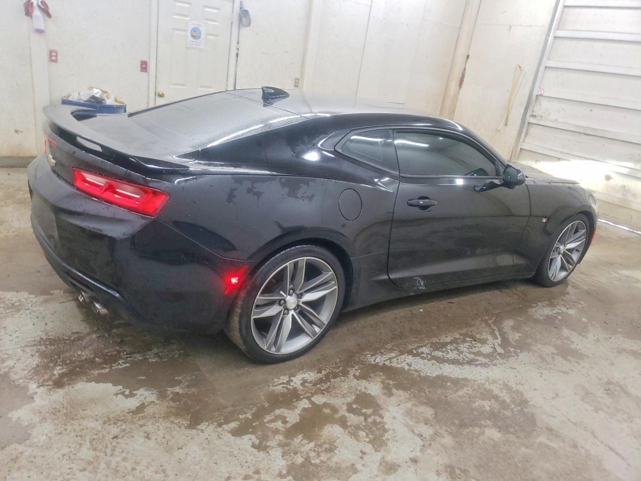 2017 Chevrolet Camaro Lt - Image 3