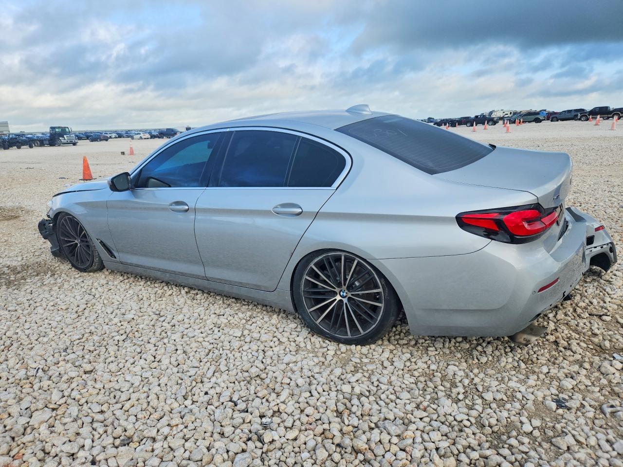 2021 BMW 530 Xi - Фото 2