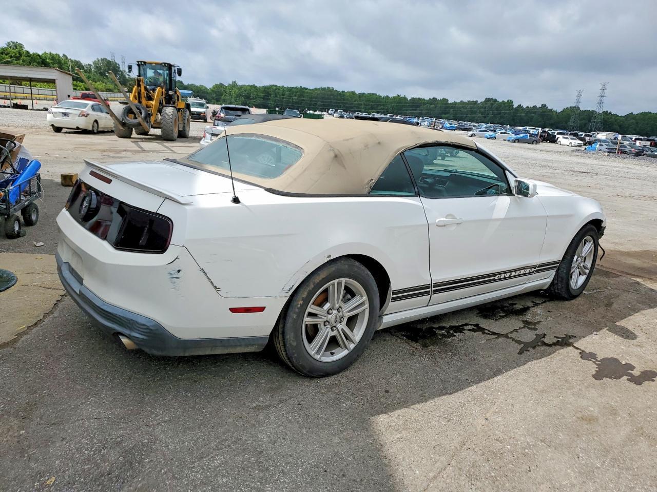 2010 Ford Mustang - Image 3