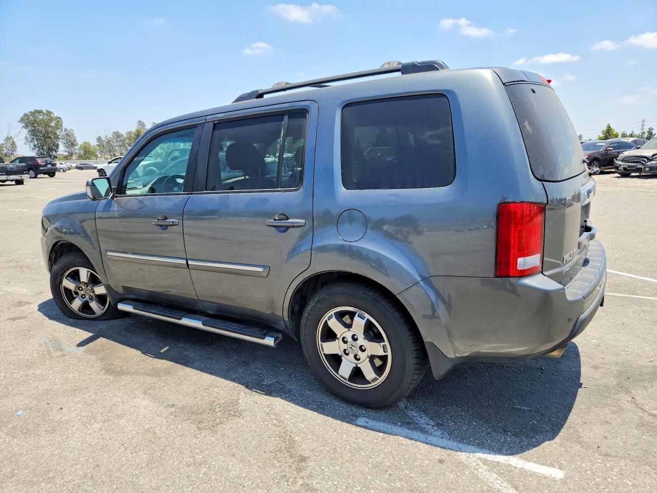 2011 Honda Pilot Touring - Image 2