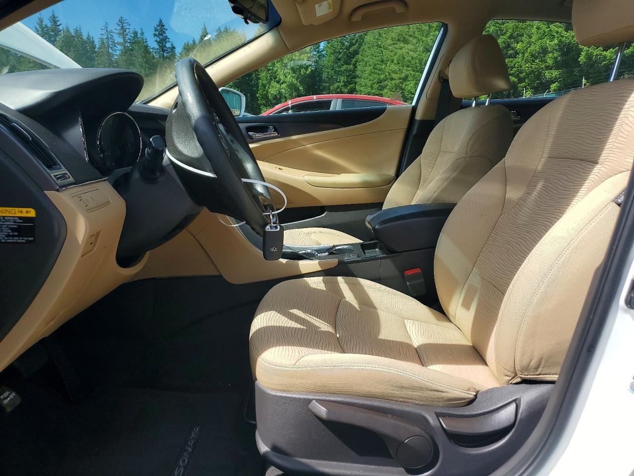 2015 Hyundai Sonata Hybrid Base - Image 7
