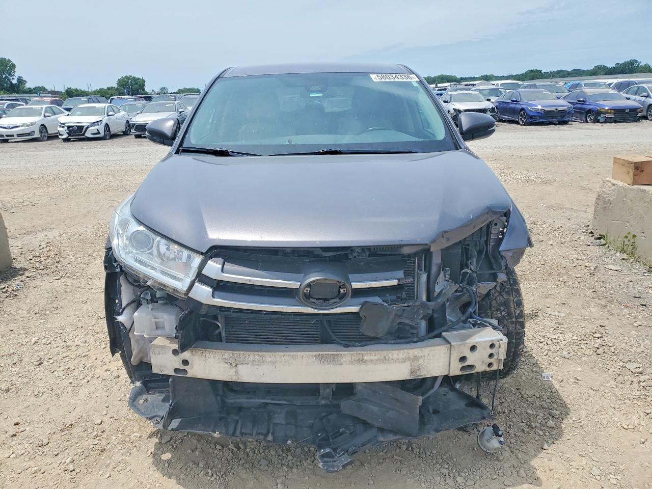 2018 Toyota Highlander Le Plus - Image 5