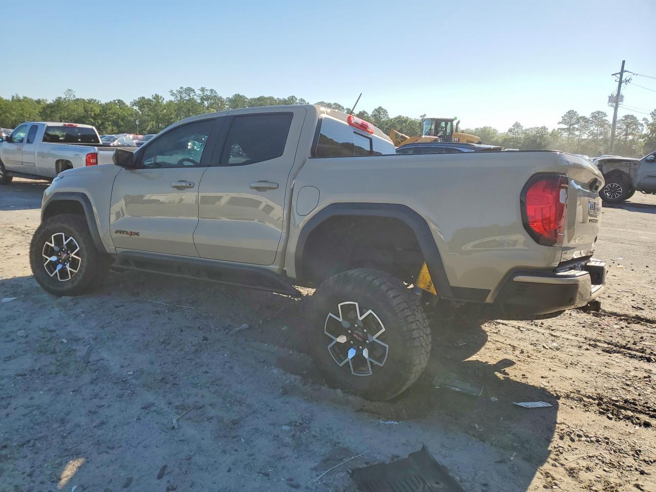 2024 GMC Canyon At4X - Image 2