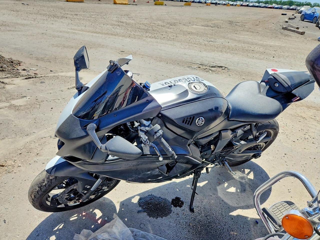 2025 Yamaha Yzfr7 - Фото 3