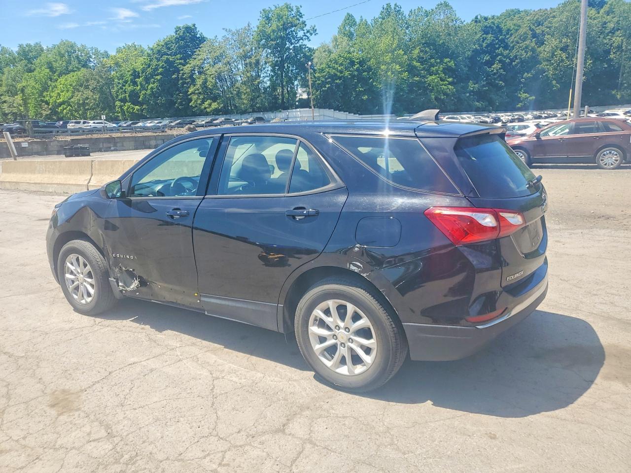 2018 Chevrolet Equinox Ls - Image 2