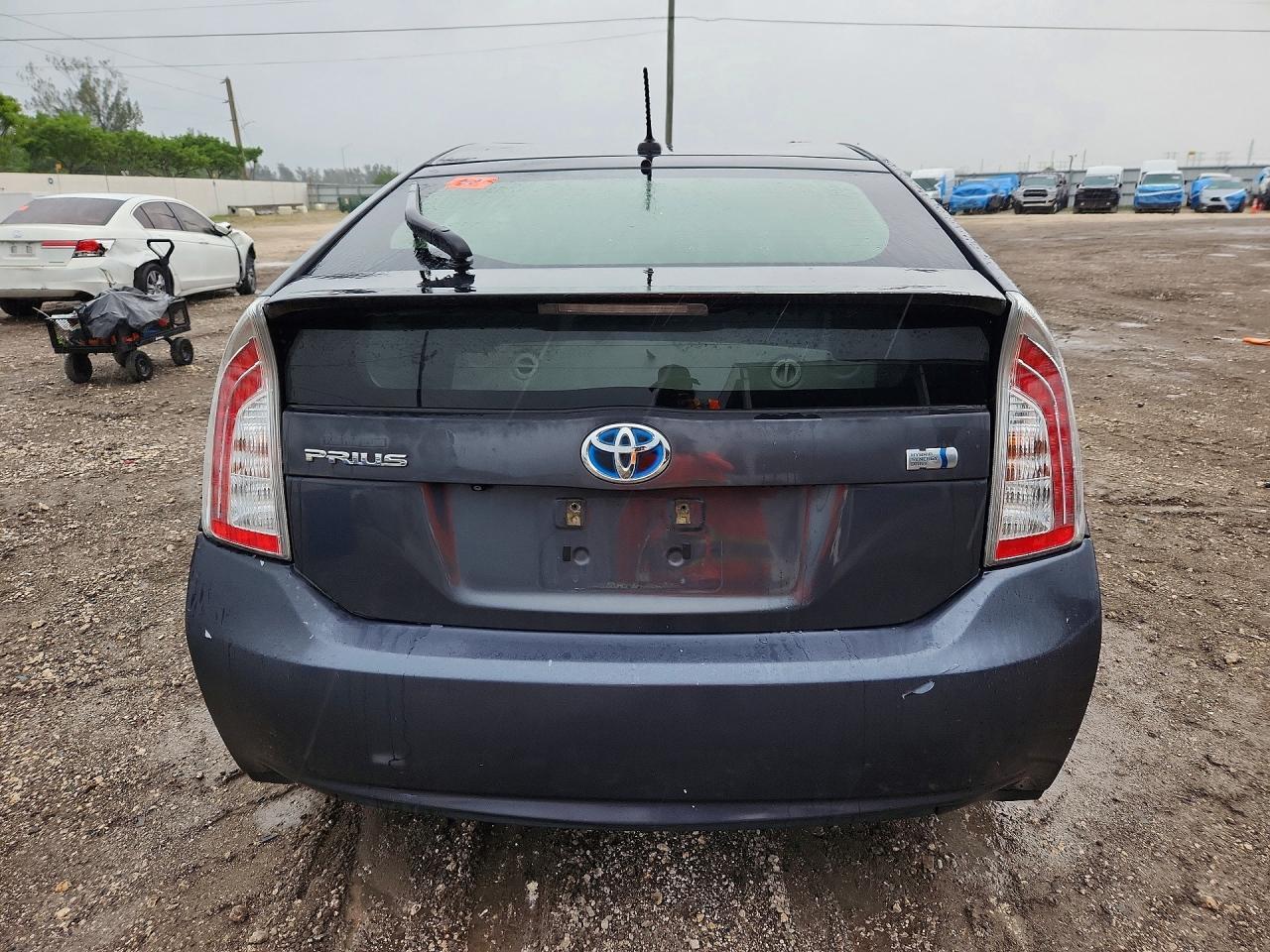 2013 Toyota Prius Three - Image 6
