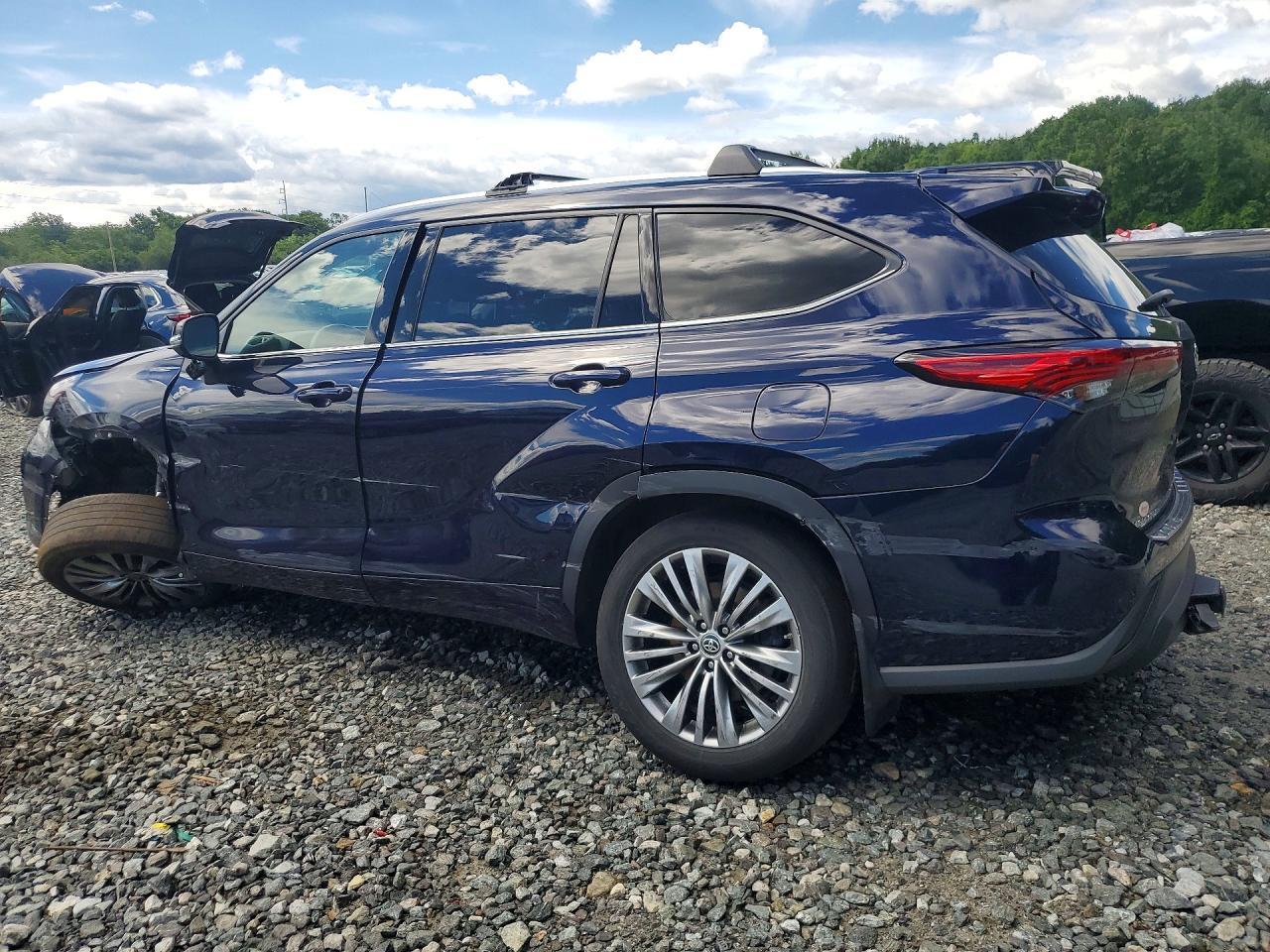 2020 Toyota Highlander Platinum - Фото 2