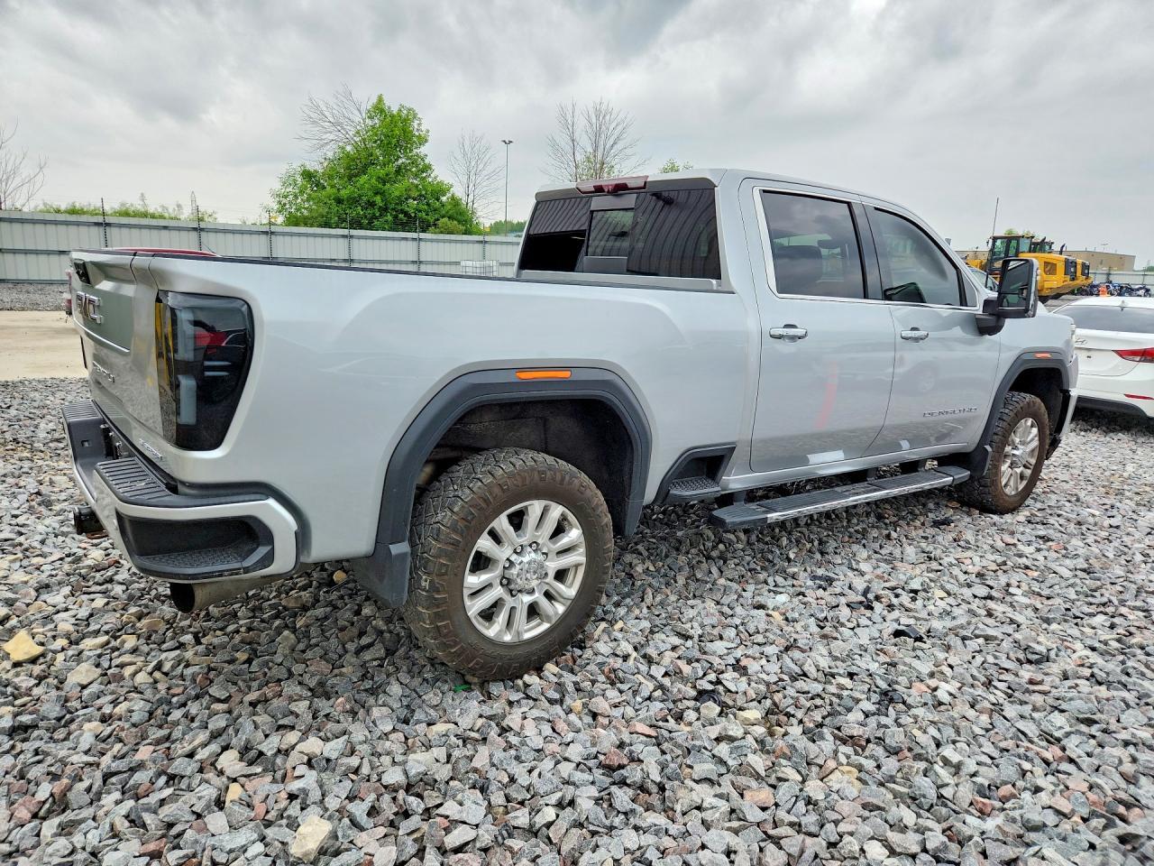 2021 GMC Sierra K3500 Denali - Image 3