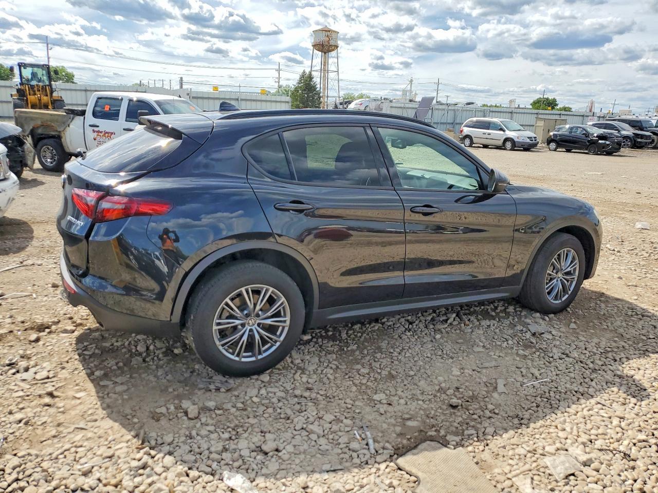 2022 Alfa Romeo Stelvio - Фото 3