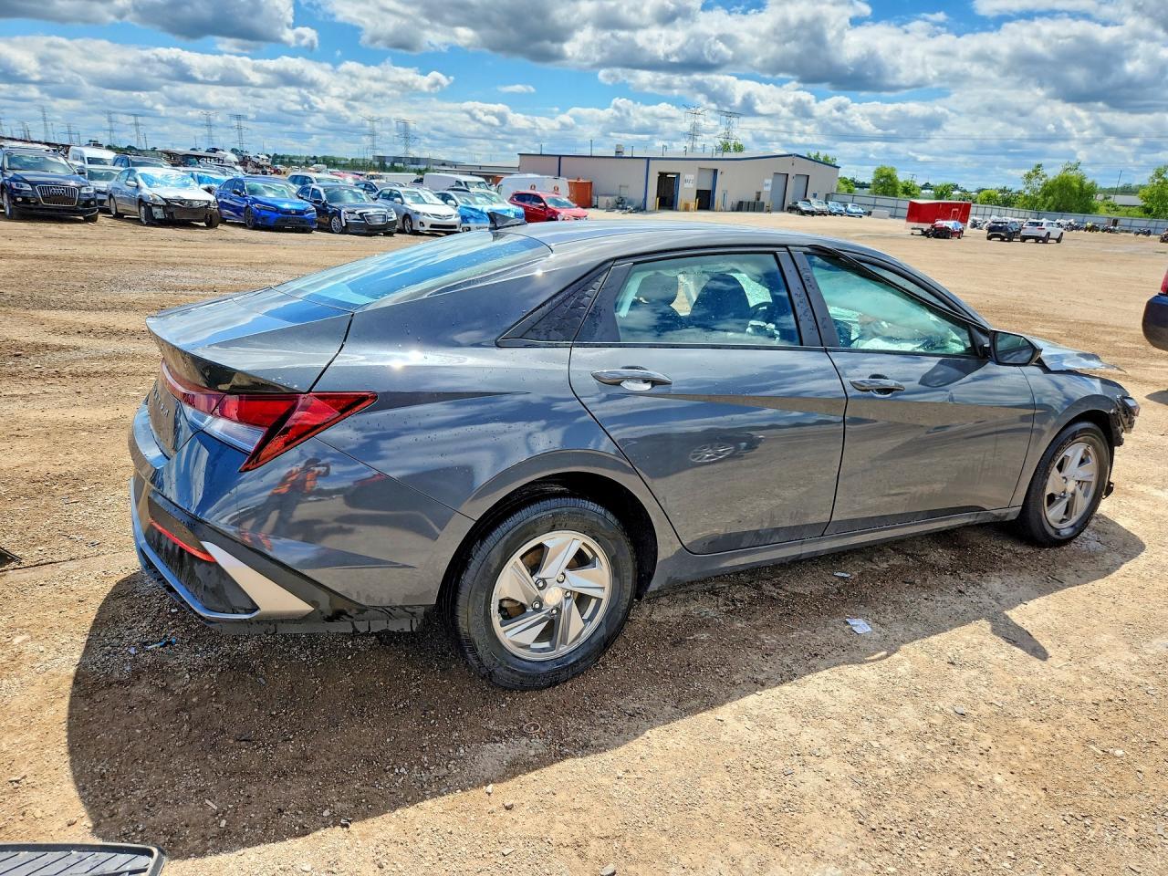 2024 Hyundai Elantra Se - Image 3