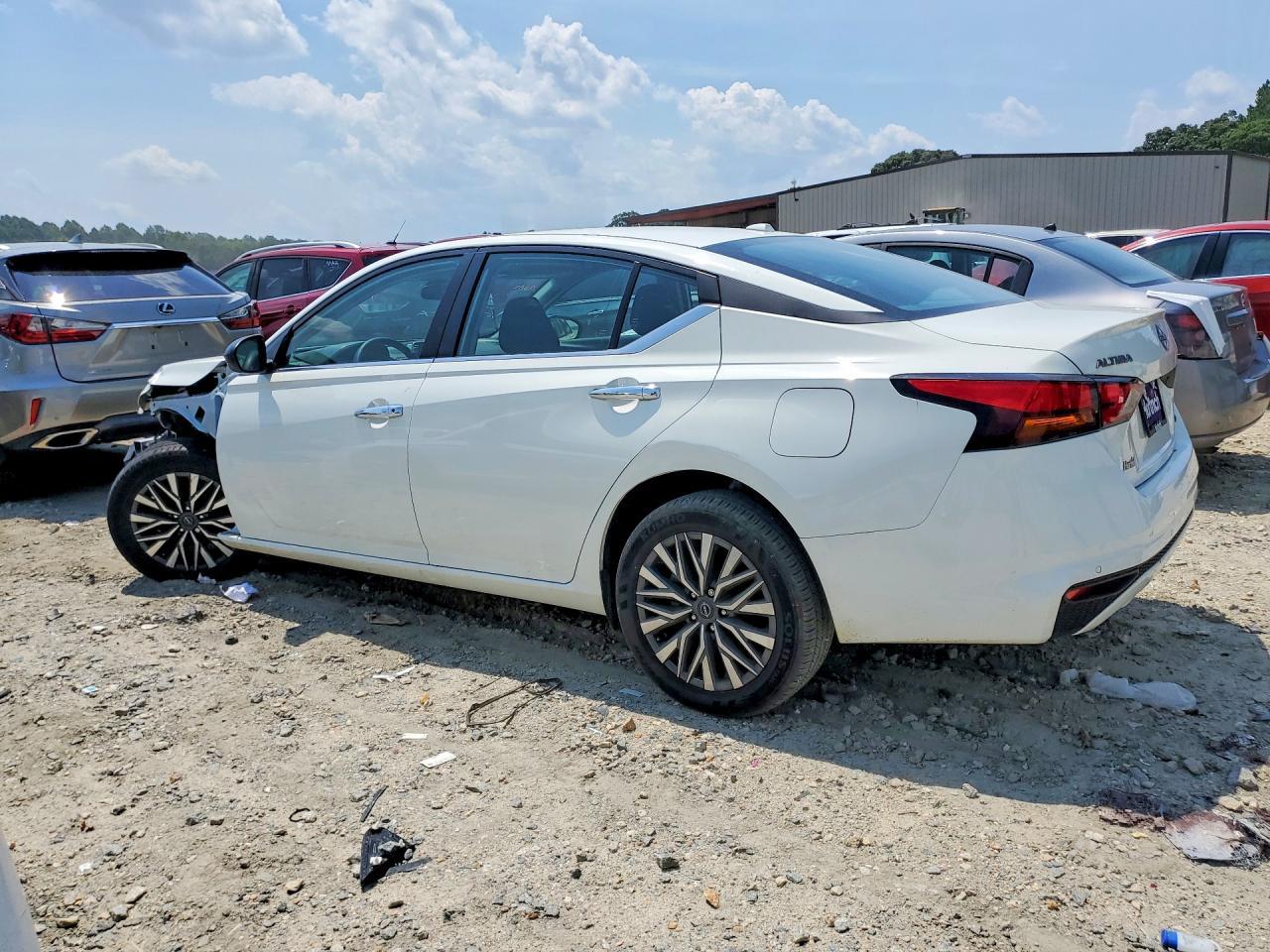 2025 Nissan Altima Sv - Image 2