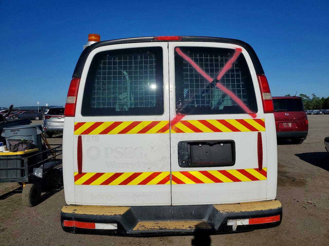 2015 GMC Savana G3500 - Image 7